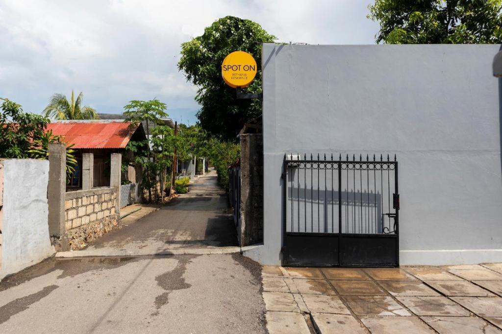 Spot On 2063 Bethania Residence Kupang  Exterior photo