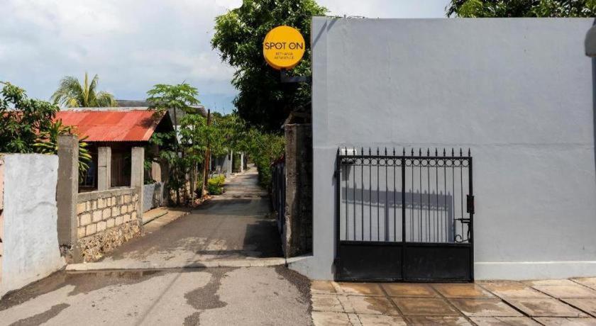 Spot On 2063 Bethania Residence Kupang  Exterior photo