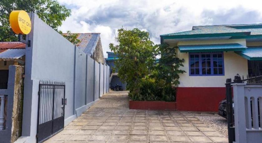 Spot On 2063 Bethania Residence Kupang  Exterior photo